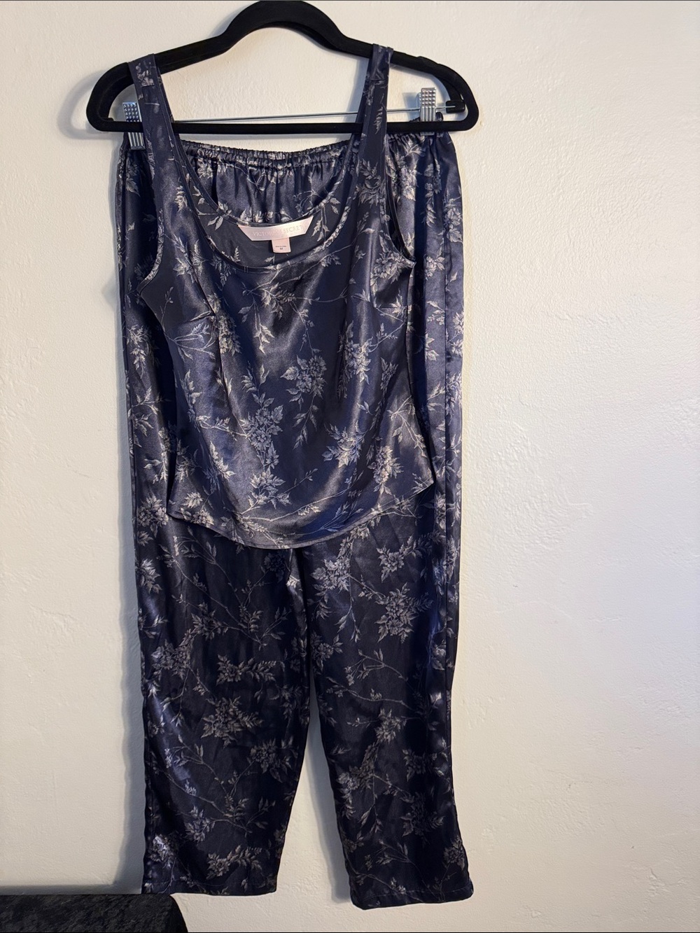 Victoria’s Secret 2‑Piece Silky Lounge Set –Size Medium NWOT
